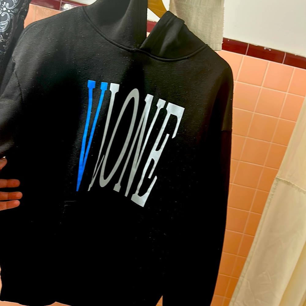 VLONE SWEATER PERFECT CONDITION ORDERED IT & WAS TOO SMALLL ONLY ASKING $125